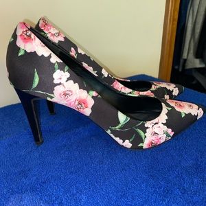 Gorgeous pink and black flower heels
